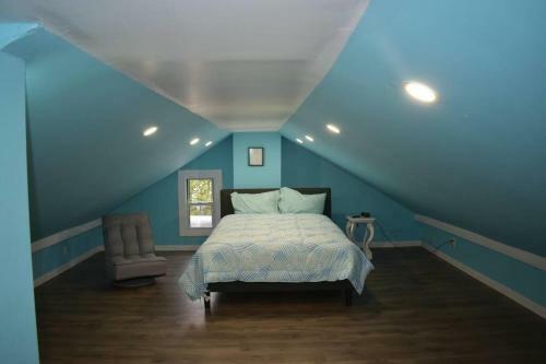 Bright Airy 2 Bedroom Entire House Near Lga