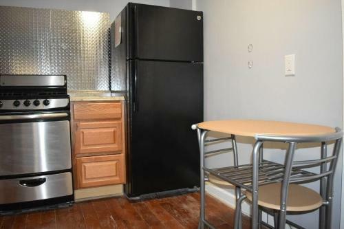 Bright Airy 2 Bedroom Entire House Near Lga