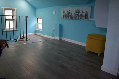 Bright Airy 2 Bedroom Entire House Near Lga