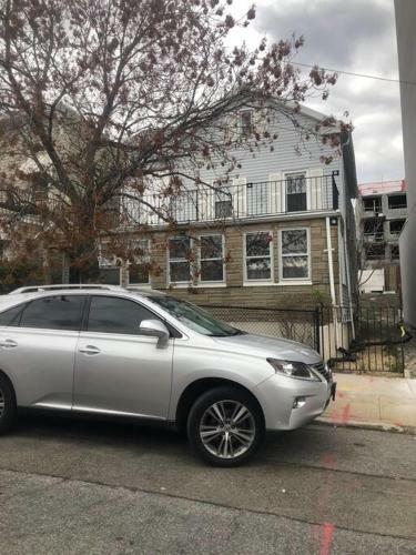 Bright Airy 2 Bedroom Entire House Near Lga