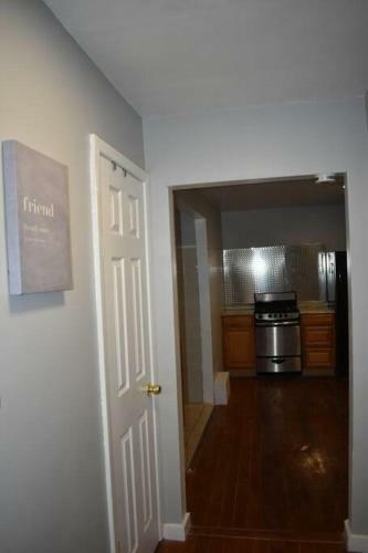 Bright Airy 2 Bedroom Entire House Near Lga
