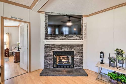 Gatlin Creek Rest Stop Home With Fireplace!