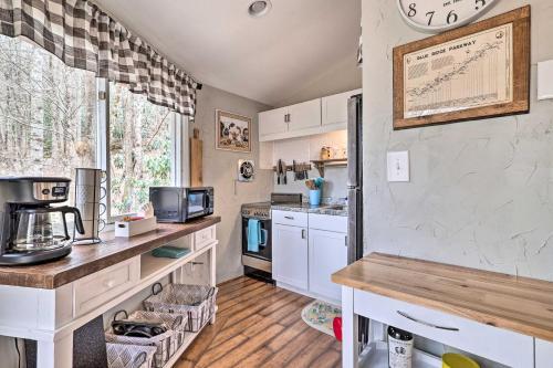 Eclectic Banner Elk Home With Fire Pit And Grill!