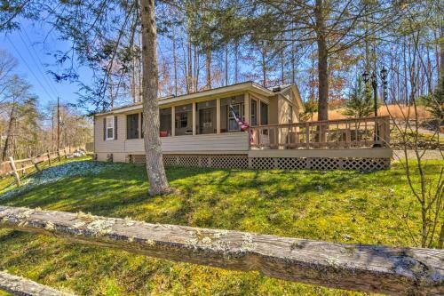 Quaint Hayesville Home On 6 Acres With Fire Pit