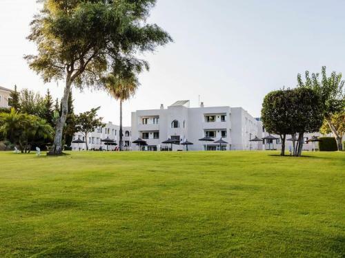 Apartamentos Sotogrande Con Piscina Y Garaje