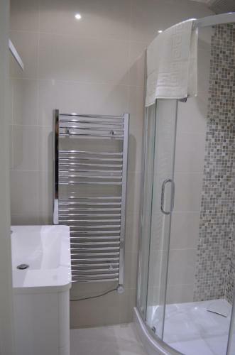 Bright And Airy Studio Apartment In Sydenham
