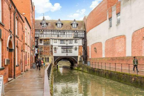 Lincoln City Centre Modern Apartment Overlooking The Canal