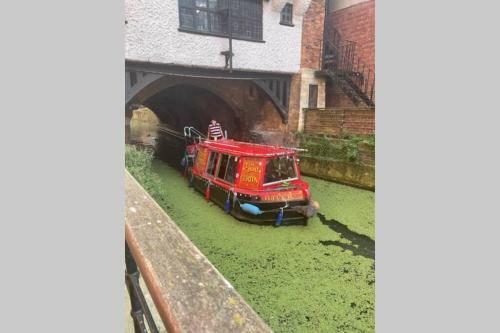 Lincoln City Centre Modern Apartment Overlooking The Canal
