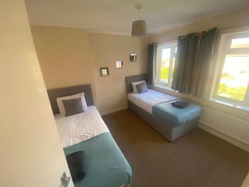 Cheerful 3 Bedroom Semi Detached House