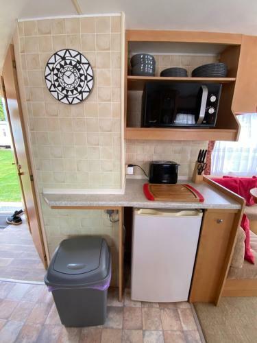 6 Berth Atlas Caravan - Walshs Holiday Park - Skegness