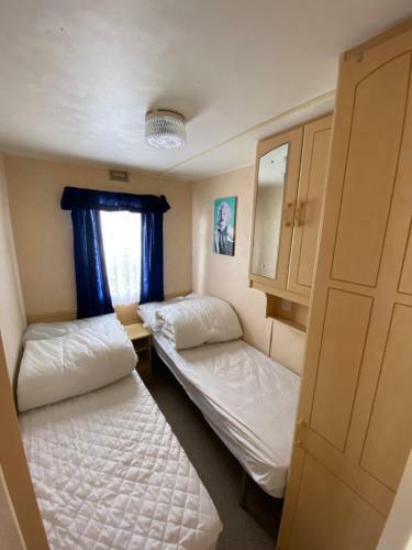 6 Berth Atlas Caravan - Walshs Holiday Park - Skegness