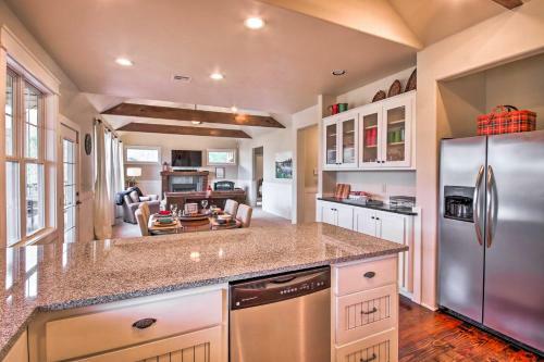 Dripping Springs Cottage With Deck And Lake Views