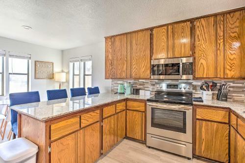 Updated Norman Getaway With Porch And Fire Pit!