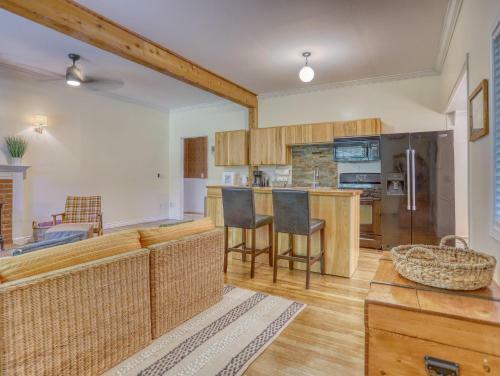 Twin Cedars Getaway