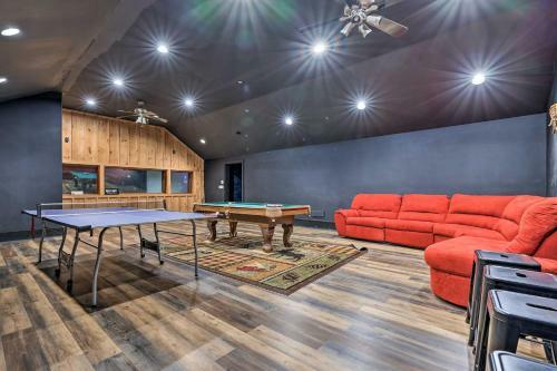 Luxe Creekside Lodge With Movie Theater And Deck!