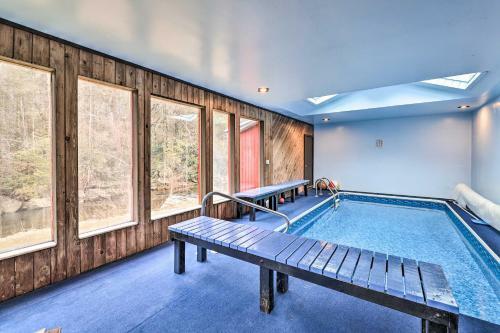 Luxe Creekside Lodge With Movie Theater And Deck!