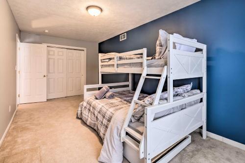 Spacious Home And Screened Porch On Golf Course
