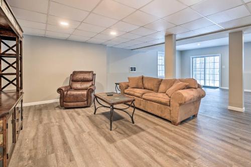 Spacious Home And Screened Porch On Golf Course