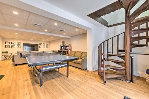 Pocono Pines Family Home With Private Hot Tub!
