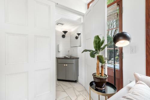 Villa Serene Cottage With Beautiful Garden And Heated Pool