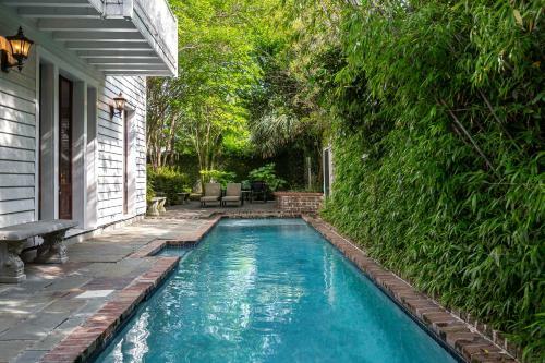 Villa Serene Cottage With Beautiful Garden And Heated Pool
