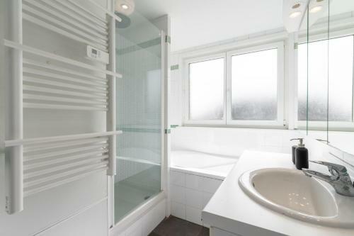 Lille - Superb Bright And Spacious 2 Bedroom Apartment With Private Parking