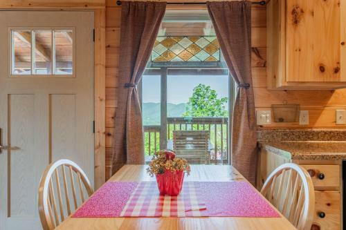 Journey's End Mountain View Hot Tub Jetted Tub Great Location