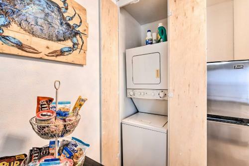 Surfside Escape With Deck About 1 Block To Beach!