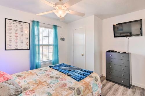 Surfside Escape With Deck About 1 Block To Beach!