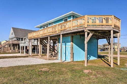 Surfside Escape With Deck About 1 Block To Beach!