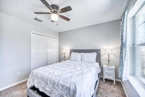 Beautiful And Well Appointed Home With Fireplace!!
