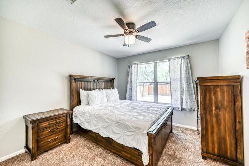 Beautiful And Well Appointed Home With Fireplace!!