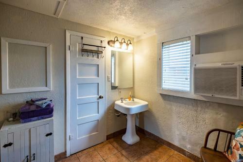 Hotel The Historic Leakey Inn