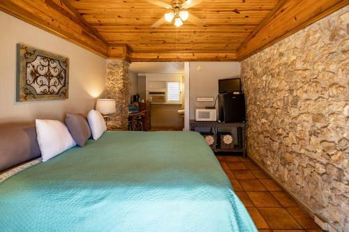 Hotel The Historic Leakey Inn