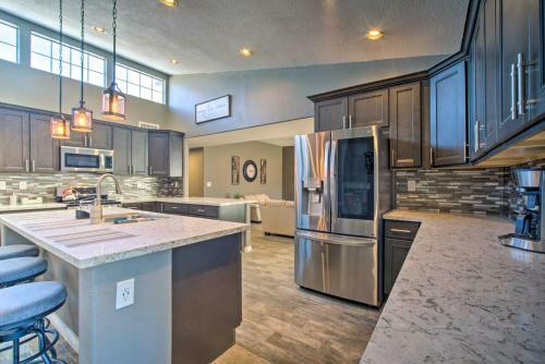 Modern El Paso Home With Backyard And Fire Pit!