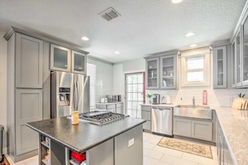 Pet-friendly San Antonio Home With Deck And Yard!