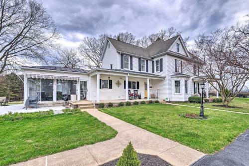 Lush, Modern Farmhouse With Mtn Views And Sunroom