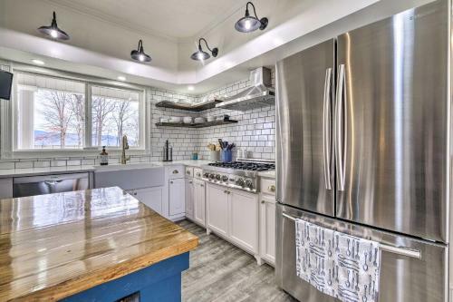Lush, Modern Farmhouse With Mtn Views And Sunroom