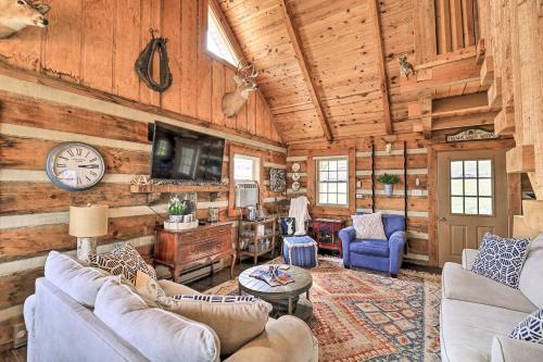 Apartamento Scenic, Authentic Cabin With Sweeping Mtn Views