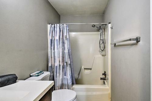 Norfolk Home With Private Yard - Walk To Beach!