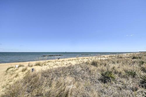 Norfolk Home With Private Yard - Walk To Beach!