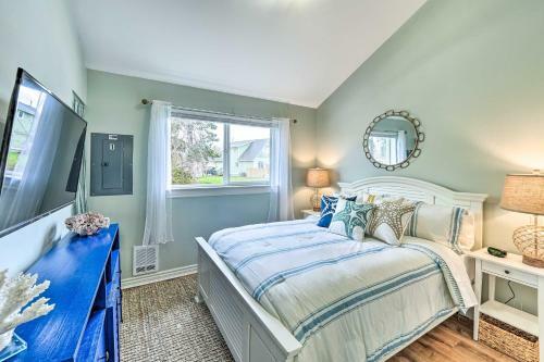 Charming Cottage With Deck Steps To Birch Bay!