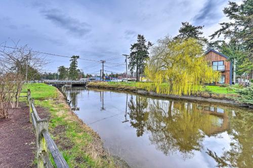 Charming Cottage With Deck Steps To Birch Bay!