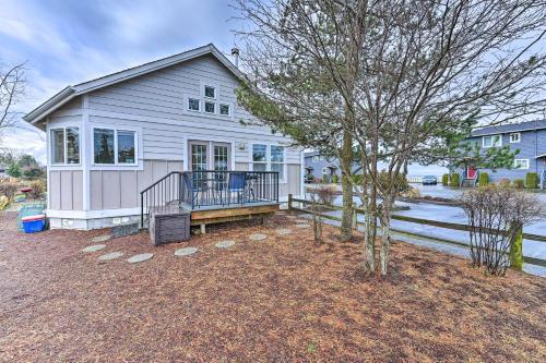 Charming Cottage With Deck Steps To Birch Bay!