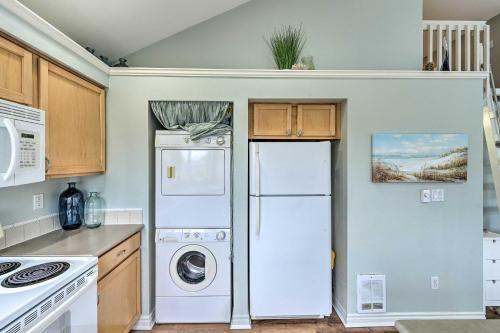 Charming Cottage With Deck Steps To Birch Bay!