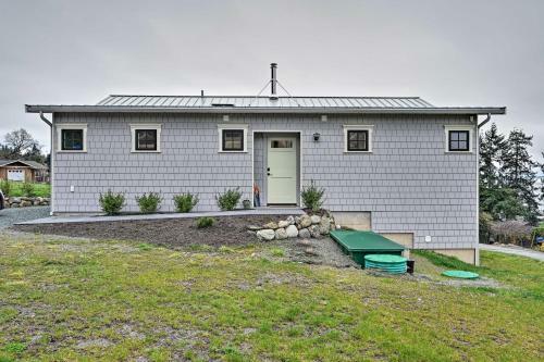Scenic Bay-view Cottage Private Beach Access