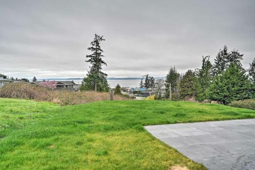 Scenic Bay-view Cottage Private Beach Access