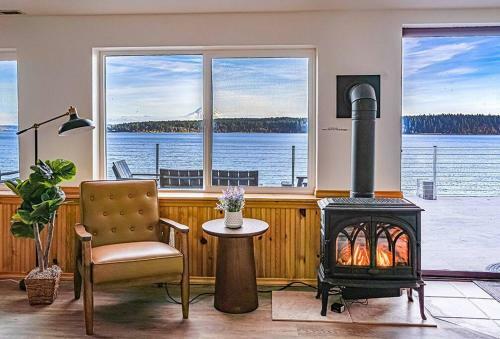 Oceanfront Retreat Mount Rainierking Bedgames