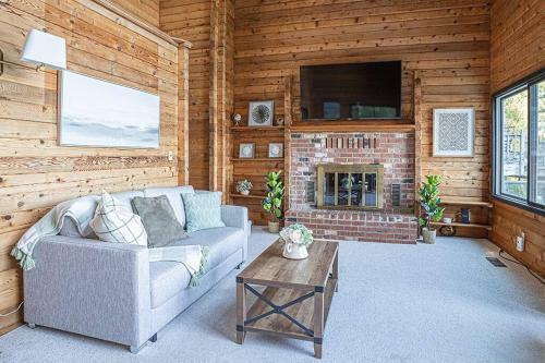 Oceanfront Retreat Mount Rainierking Bedgames