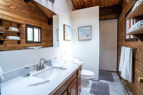 Oceanfront Retreat Mount Rainierking Bedgames